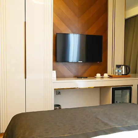 Sky Hill Hotel 4*