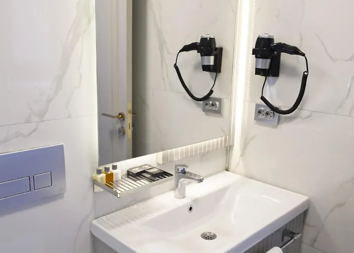 Ξενοδοχείο Sky Hill 4*